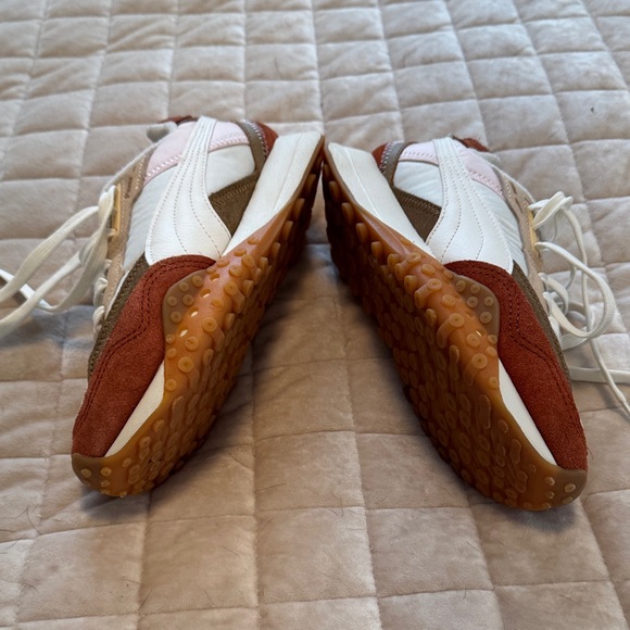 Cute Puma Multi-color Sneakers - Picture 3 of 4